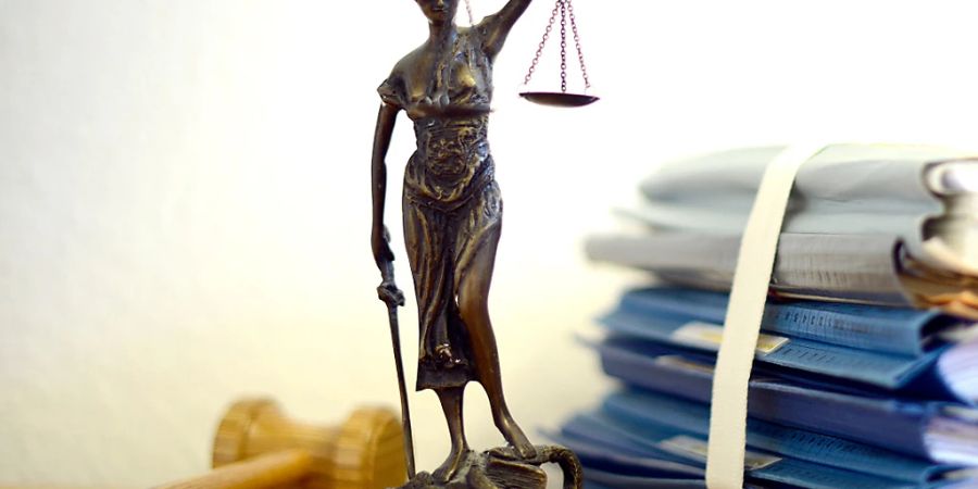 Im Kanton Freiburg ist am Mittwoch eine Frau wegen Kindsmordes verurteilt worden. Sie will das Verdikt an die nächst höhere Instanz weiterziehen.