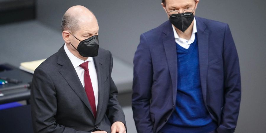 Hatten sich ein anderes Ergebnis gewünscht: Gesundheitsminister Karl Lauterbach (r.) und Bundeskanzler Olaf Scholz.