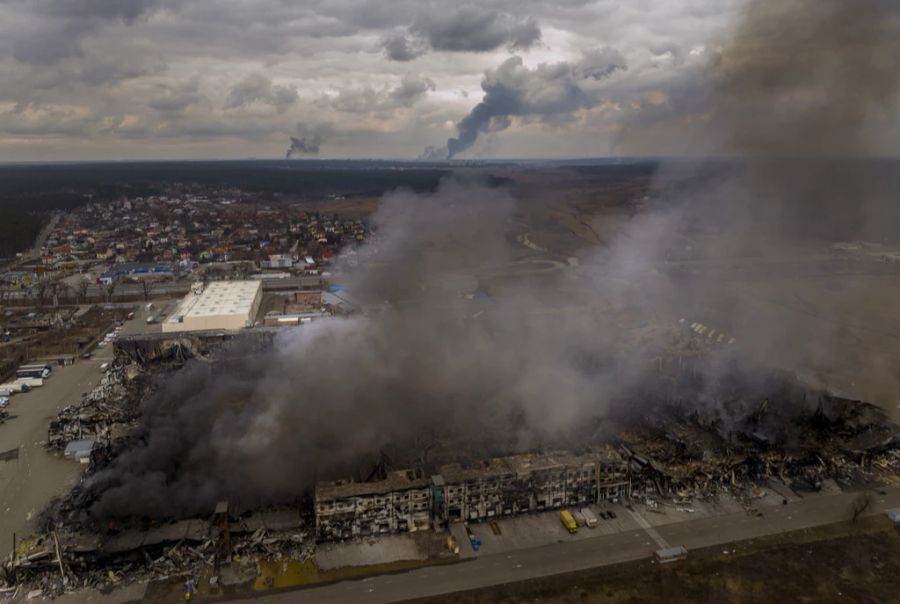 Teile der Stadt Irpin am Rande von Kiew wurde durch russische Luftangriffe zerstört.