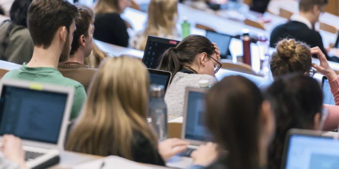 Bei den Jugendlichen und jungen Erwachsenen stieg die Arbeitslosigkeit um 222 auf 1225 Personen. (Symbolbild). Ausbildung