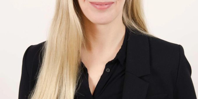 Julia Michel ist Psychologische Psychotherapeutin für Verhaltenstherapie. Zudem ist sie Sprecherin des Arbeitskreises «Psychotherapie mit Älteren» der Psychotherapeutenkammer Berlin. Julia Michel ist Psychologische Psychotherapeutin für Verhaltenstherapie. Zudem ist sie Sprecherin des Arbeitskreises «Psychotherapie mit Älteren» der Psychotherapeutenkammer Berlin.