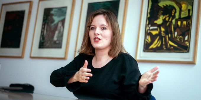 «Wir Jusos fordern ein sofortiges Öl-Embargo, wenn Putin seine Kriegsverbrechen nicht auf der Stelle stoppt», sagt die Juso-Vorsitzende Jessica Rosenthal. «Wir Jusos fordern ein sofortiges Öl-Embargo, wenn Putin seine Kriegsverbrechen nicht auf der Stelle stoppt», sagt die Juso-Vorsitzende Jessica Rosenthal.
