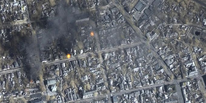 HANDOUT - Die Hafenstadt Mariupol gleicht einem Bild der Zerstörung. Nach örtlichen Angaben der Stadtregierung sind etwa 80 Prozent der Wohnungen unbewohnbar und vollkommen zerstört.. ukraine krieg