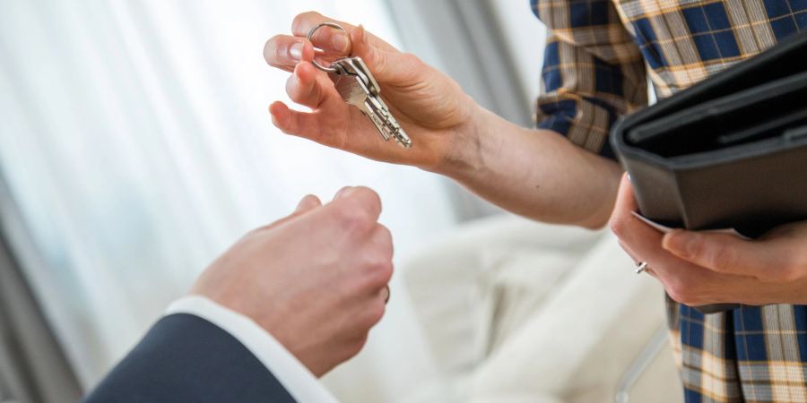 Ohne Zustimmung des Mieters darf ein Vermieter keinen Schlüssel zur Wohnung zurückhalten.