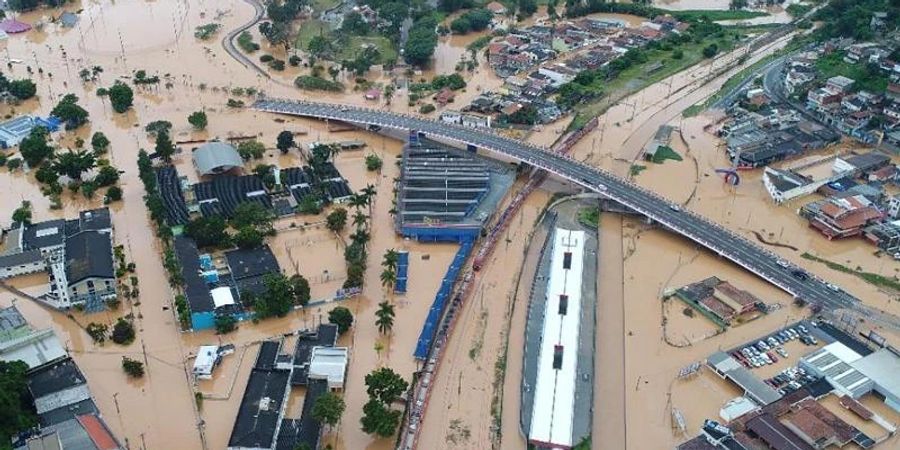 Blick auf Franco da Rocha in Brasilien. Die Gegend ist nach schweren Regenfällen überflutet. Foto: Orlando Junior/Futura Press/AP/dpa