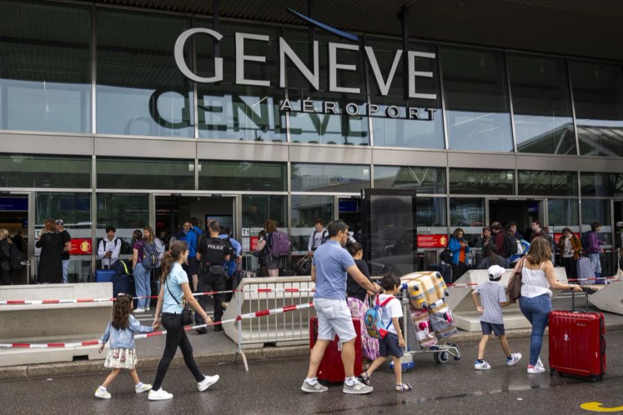 Der Genfer Flughafen versinkt im Gepäck-Chaos. (Symbolbild)