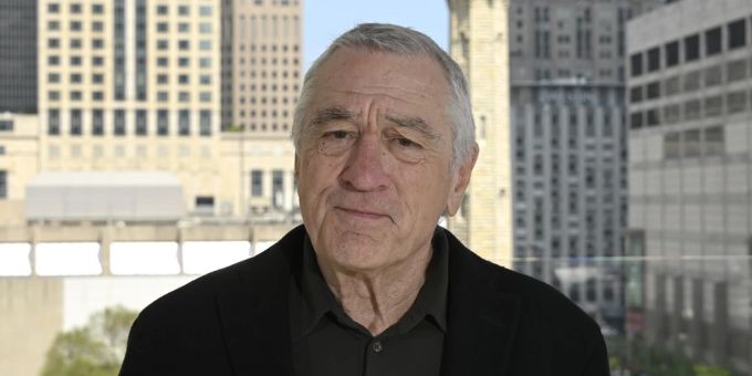 Robert De Niro posiert für ein Porträt für den Film «About My Father», am 7. Mai 2023 in Chicago. De Niro wurde am 17. August 80 Jahre alt. robert de niro