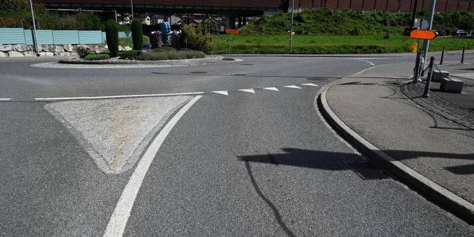 Mels SG: Auto prallt in Velo. Mels SG