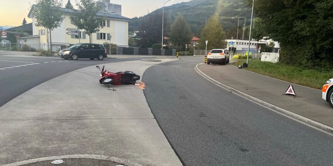 Buchs SG: Unfall zwischen Roller und Auto. Buchs SG