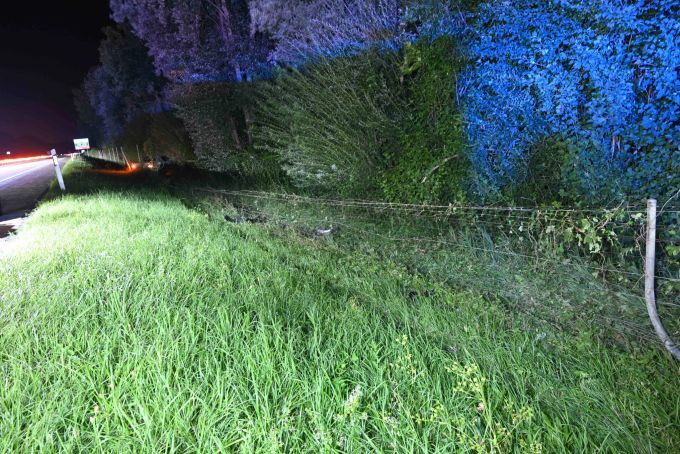 Der Wildschutzzaun wurde stark beschädigt. Sachschaden an Wildschutzzaun