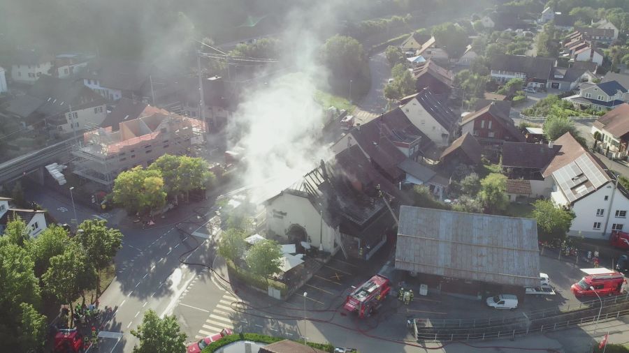 Der Dachstock des Gasthofs in Rietheim AG wurde ein Opfer der Flammen.