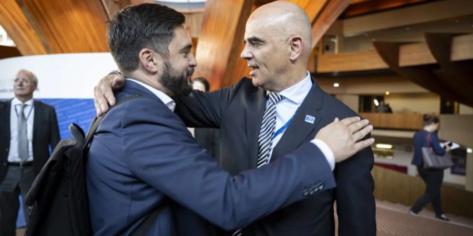Auch die SVP - Schweiz-Delegation jubelt über Bersets Europarat-Wahl