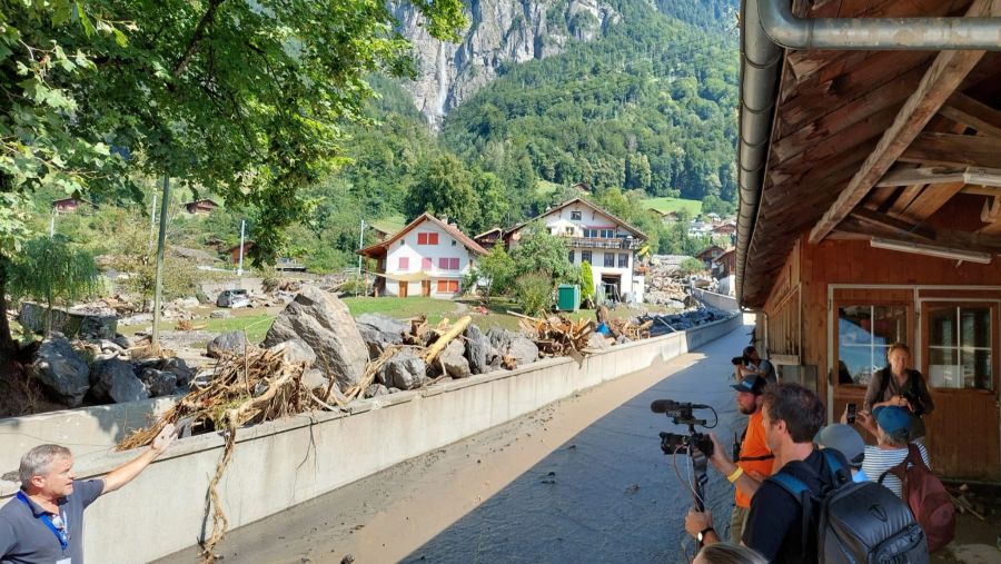 Die Journalisten durften sich die Schäden heute Morgen anschauen.