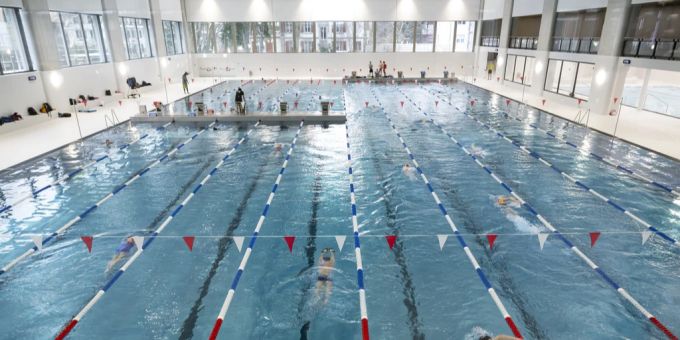 Die Schwimmhalle Neufeld: Durch Kameraüberwachung soll sie sicherer werden. Schwimmhalle Neufeld