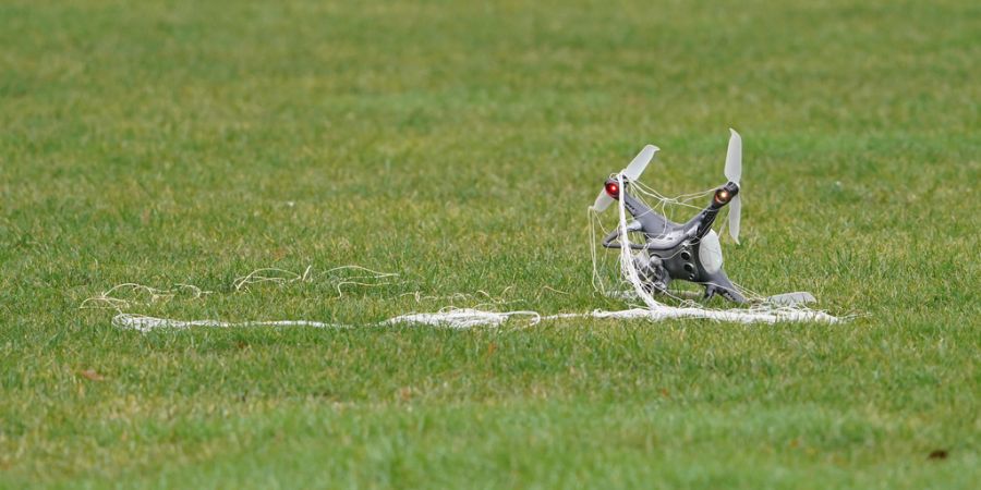 Drohnen Flughafen Rasen Flugnetz