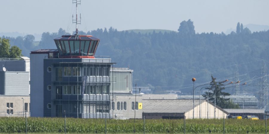 Das Areal des Flugplatzes in Emmen soll künftig besser vor Hochwasser geschützt werden. (Archivbild)