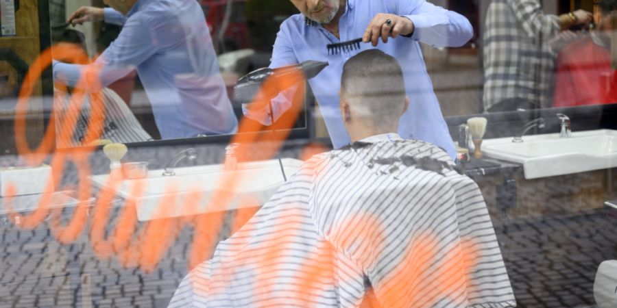 Im Zuge der Kontrollkampagne 2025 wurde die Preisbekanntgabe in den Schaufenstern und Geschäften von 3651 Barbershops, Coiffeur- und Kosmetikstudios geprüft. (Archivbild)