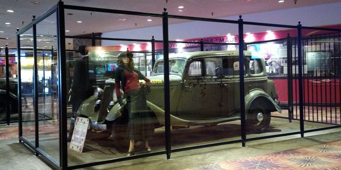 Ford V8 DeLuxe Fordor Sedan