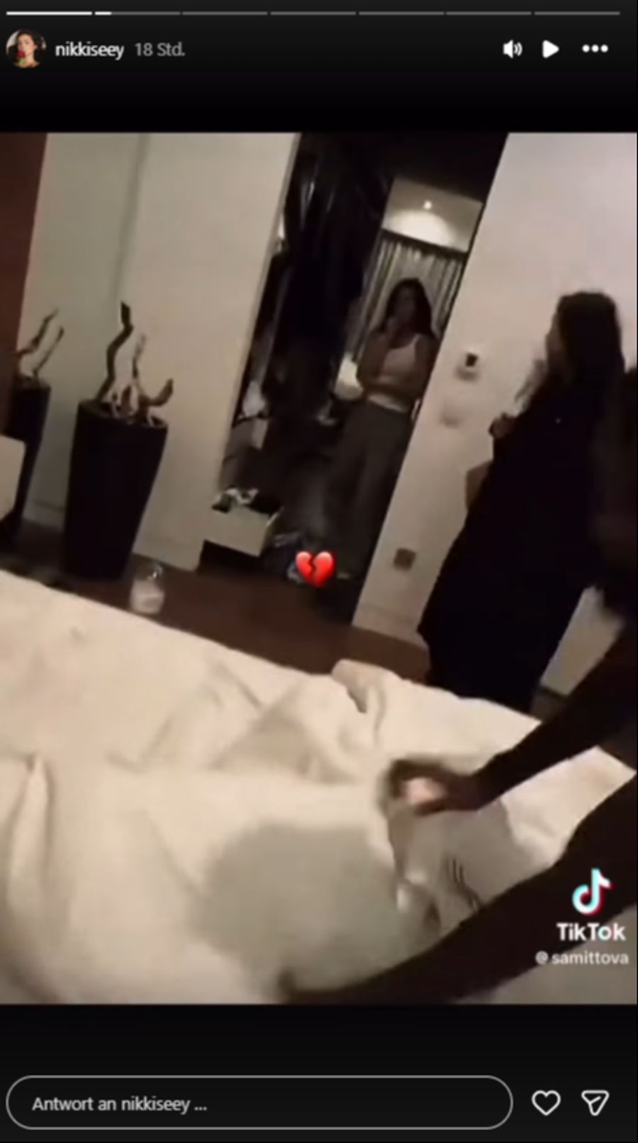 Ein gebrochenes Herz: Ngamaleu und seine Freundin sollen erst seit Juli zusammen gewesen sein.