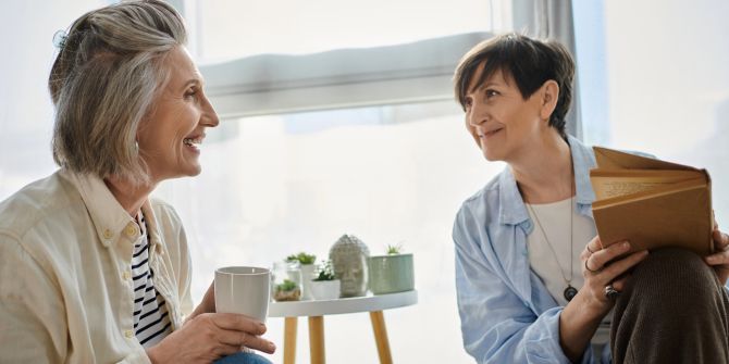 Frauen Buch Tasse Unterhaltung