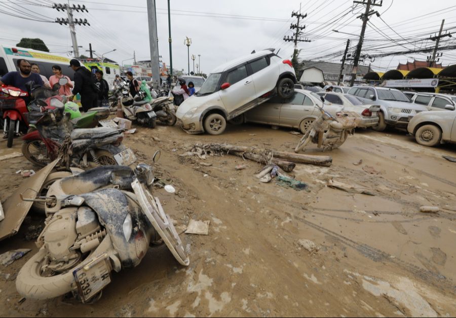 In Thailand haben die intensiven Regenfälle zwölf südliche Provinzen getroffen.
