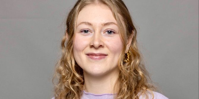 Chiara Peyer Grüne Porträtfoto