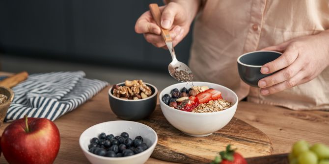Müsli, Beeren, Nüsse
