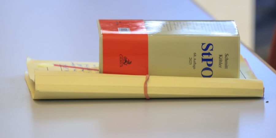 «Anzeigenhauptmeister».