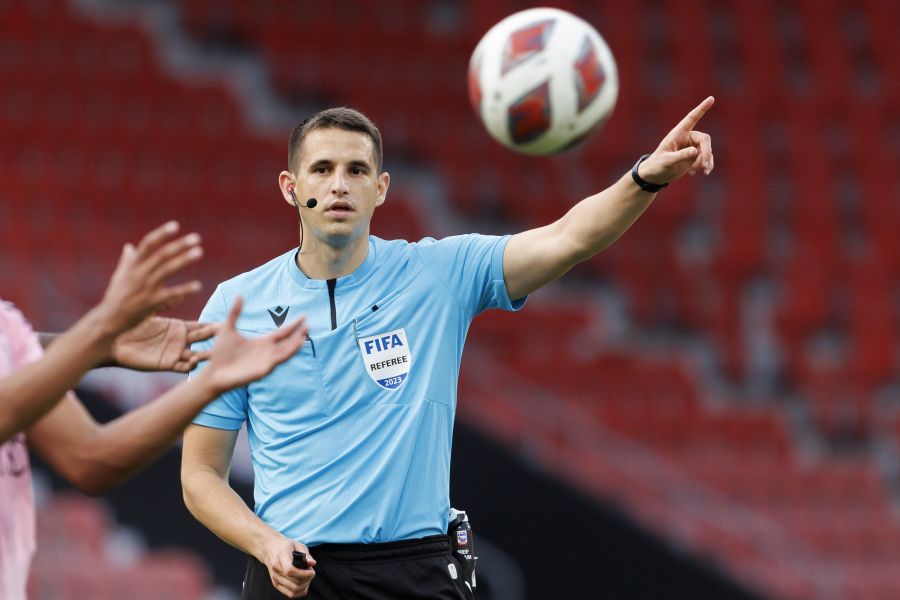 Schiedsrichter Lionel Tschudi tritt per Ende 2025 zurück. (Archivbild)
