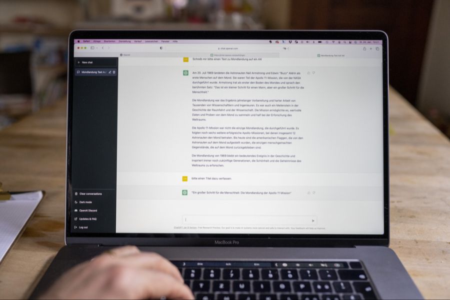 Ki-Tools wie ChatGPT spucken innert Sekunden Zusammenfassungen für die Parlamentarier aus. (Symbolbild)