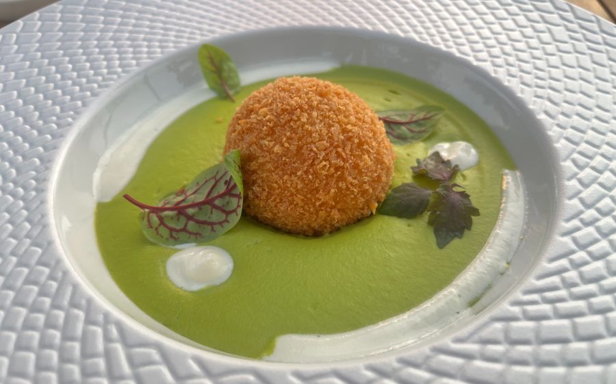 Gericht, Erbsencremesuppe mit paniertem Ei