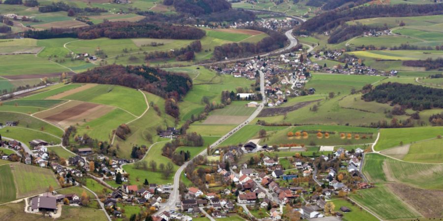 Der Aargauer Regierungsrat will regeln, wie der Kanton und die Gemeinden die Abbruchprämie für Bauten und Anlagen ausserhalb der Bauzone finanzieren sollen. (Symbolbild)