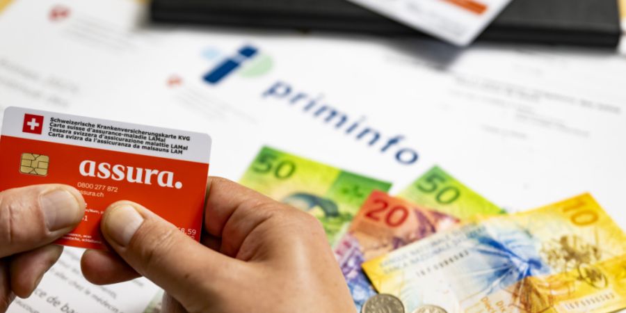 Der Kanton Schwyz soll ab 2028 zusätzliche Mittel für die Prämienverbilligung zur Verfügung stellen. (Symbolbild)