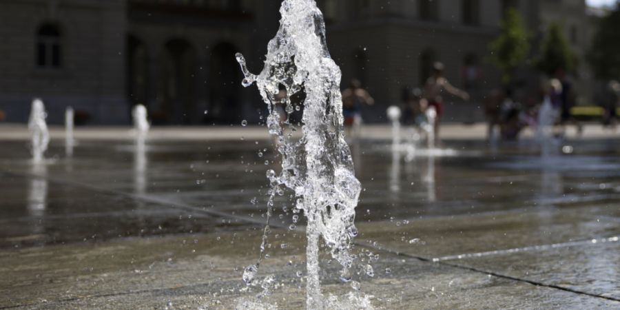 Am Montag nimmt das Wasserspiel auf dem Bundesplatz seinen Betrieb wieder auf. (Archivbild)