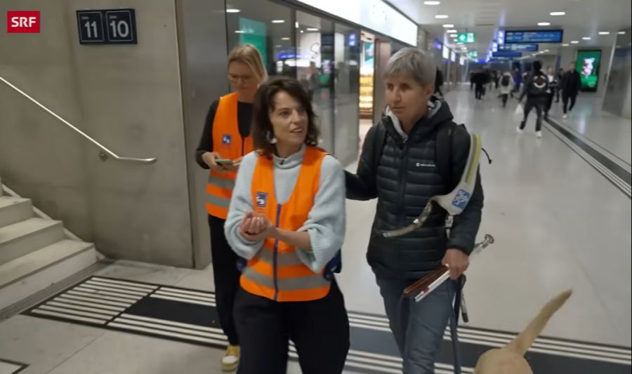 Die Bahnhofhilfe begleitet Menschen, die Unterstützung brauchen, von Gleis zu Gleis.