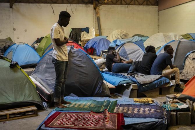 Calais Migranten
