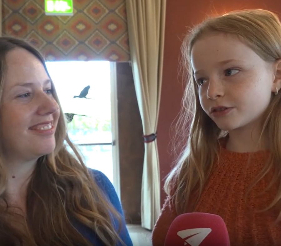 Nur die achtjährige Serafina hat’s beim Probieren sofort gemerkt: In der Wurst stecken Erbsen.