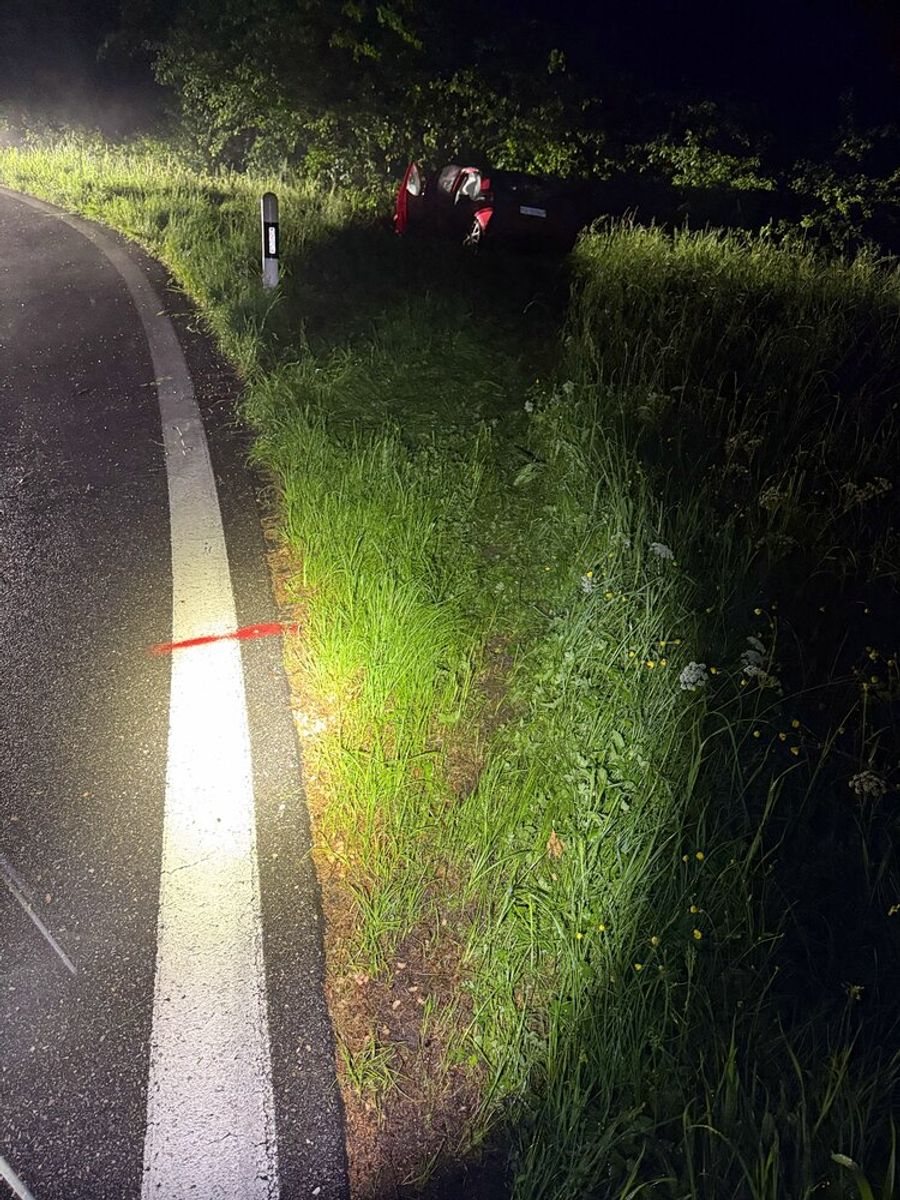 Drei Personen wurden beim Unfall leicht verletzt.