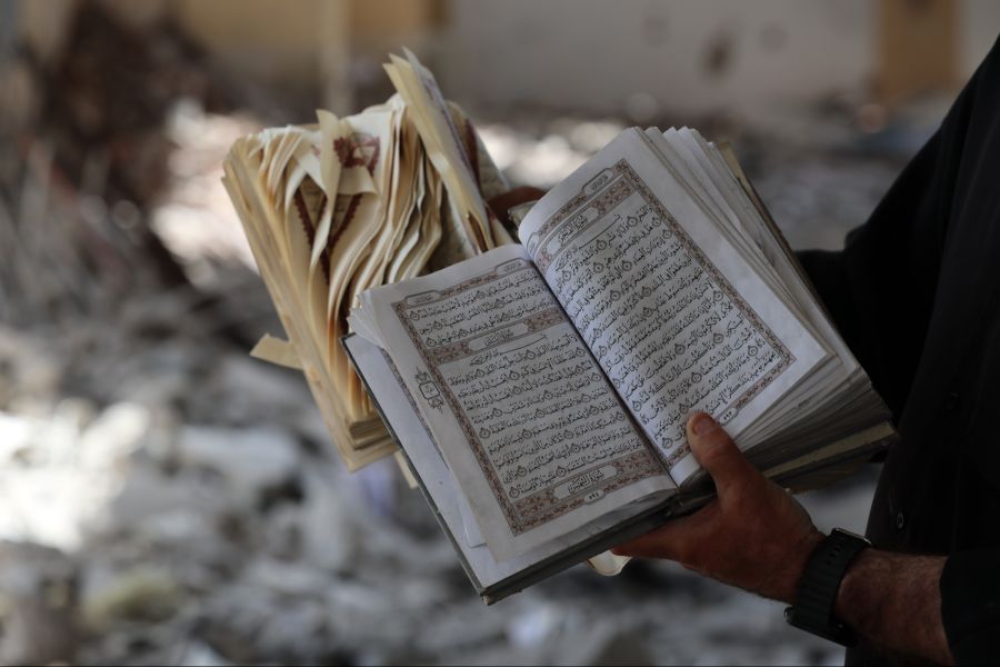 Ein arabischsprechender Mann unterstützte sie dabei bei den Interviews und fragte die Muslime: «Wenn etwas kollidiert, die deutschen Gesetze mit der Scharia, welche Seite wählst du?»