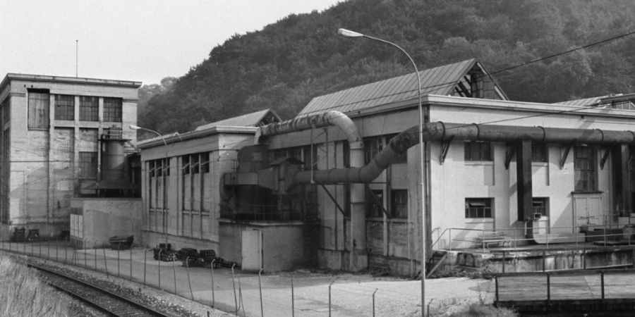 Das Werk der Firma Von Roll in Klus bei Balsthal, auf einer Aufnahme vom 25. Juli 1976. Mittlerweile liegen grosse Teile des Areals brach. (Archivbild)