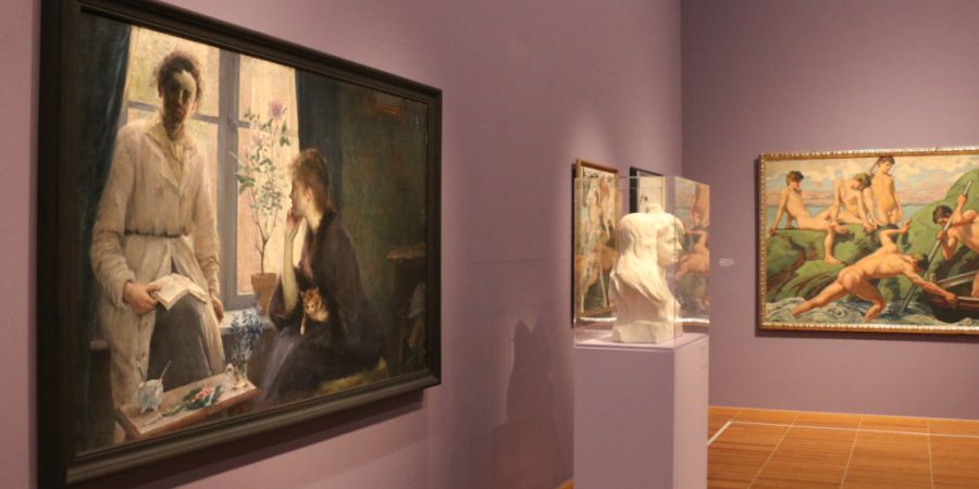 Unterschiedliche Kodierungen von Homosexualität zur Wende zum 20. Jahrhundert: Links ist das Gemälde «Contre-jour» von Marie-Louise-Catherine Breslau aus dem Jahr 1888 zu sehen. Recht...