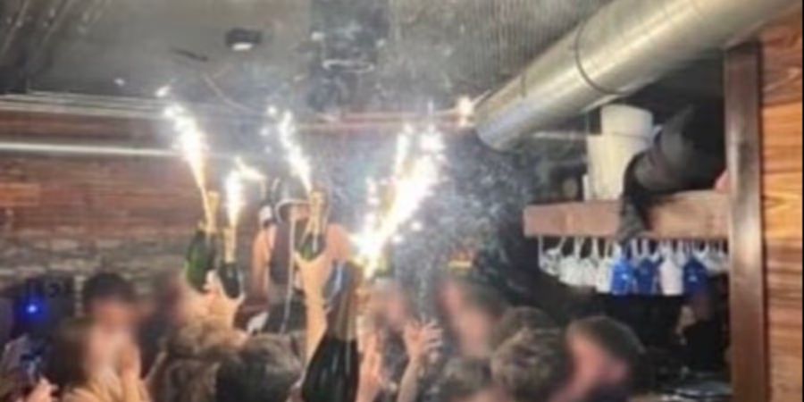 Wunderkerzen sollen den Brand ausgelöst haben.