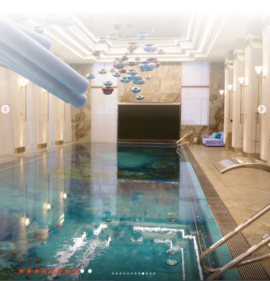 Auch ein Indoor-Pool darf natürlich nicht fehlen.