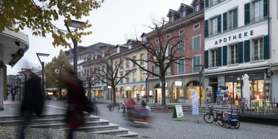 Ehe die Langenthaler Altstadt wieder mit Fasnächtlerinnen und Fasnächtlern gefüllt ist, kontrollieren die Stadtbehörden rund 60 Betriebe auf den Brandschutz. (Archivbild)