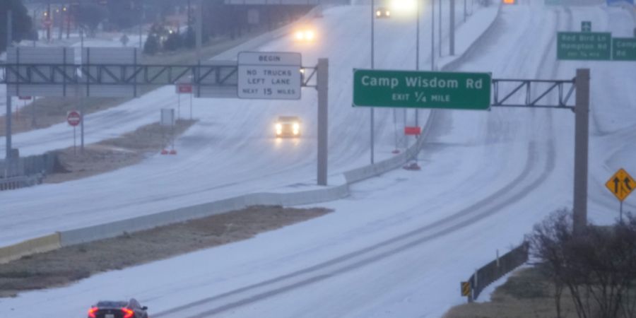 Schneebedeckter Highway 67 in Dallas. Foto: Julio Cortez/AP/dpa