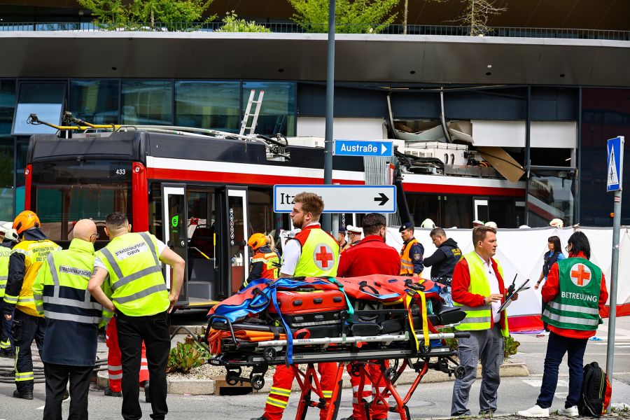 Der Kreisverkehr wurde grossräumig abgesperrt.