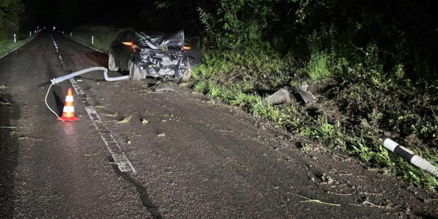 Ein stark betrunkener Autofahrer hat in Bremgarten ein «Bild der Zerstörung» hinterlassen.