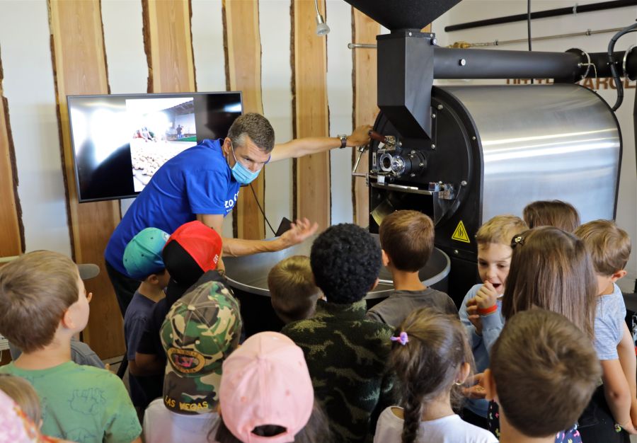 Das Wissen rund um Kaffee wird bei Horizonte Coffee Roasters schon den kleinsten Besuchern weitergebeben.