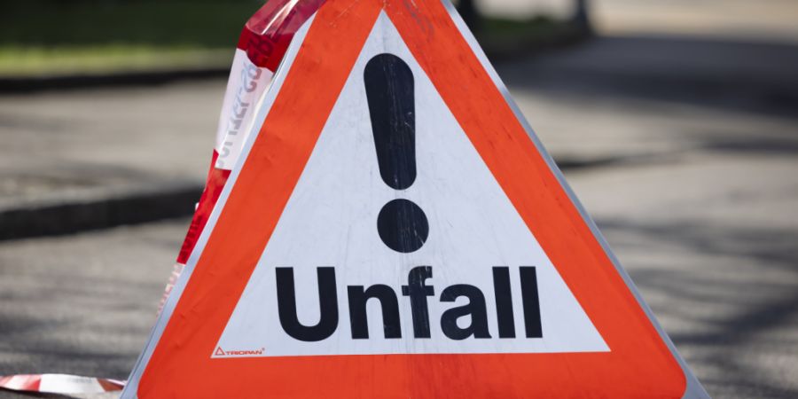 Bei einem Verkehrsunfall in Oberwil im Simmental BE ist am Sonntagmittag ein Motorradfahrer verletzt worden. (Symbolbild)
