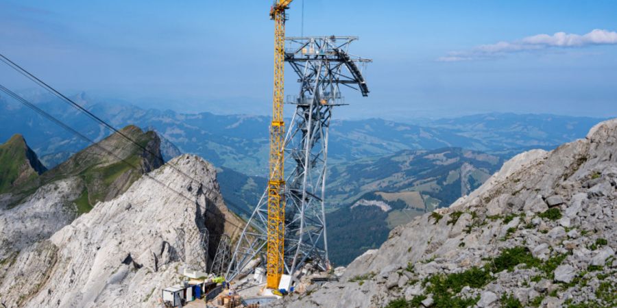 Die neue und fortan einzige Zwischenstütze der Säntisbahn steht.